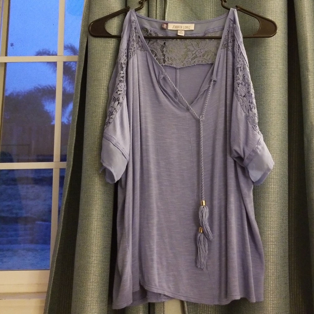 Jennifer Lopez shirt